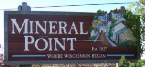 photo of the minreal point wisconsin welcome sign