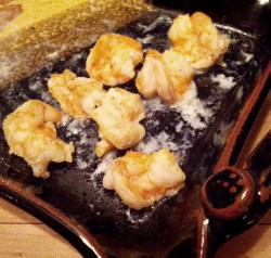 Photo of cooked shrimp on a ceramic tray