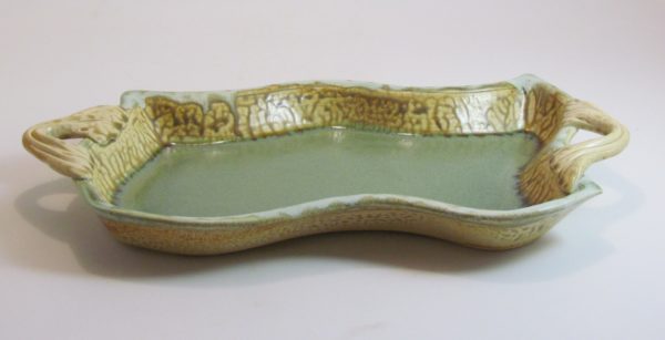 Wave tray with handles, cream and green