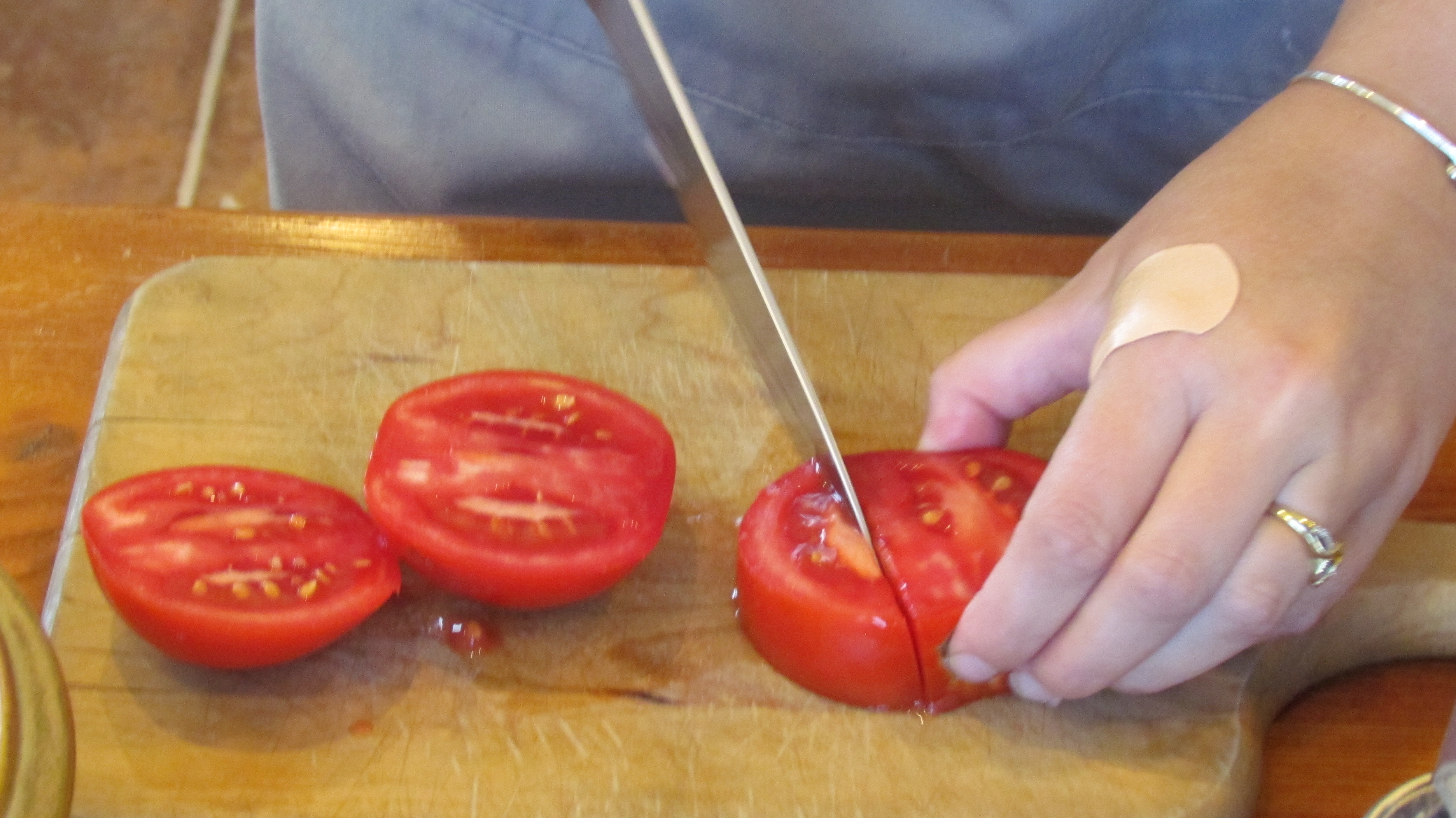 Morgan prepping a tomato for the digaag qumbe