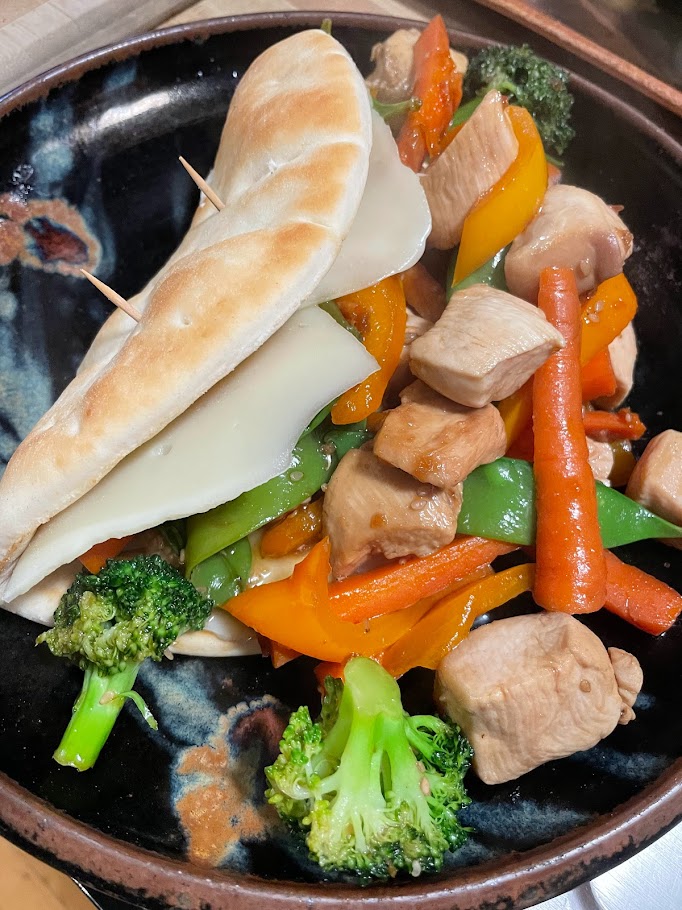 [VIDEO] makes Chicken Stir Fry Pita on WGNChicago Clay Coyote